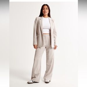 Abercrombie sloane tailored pants size 28 / 6 worn a couple of times